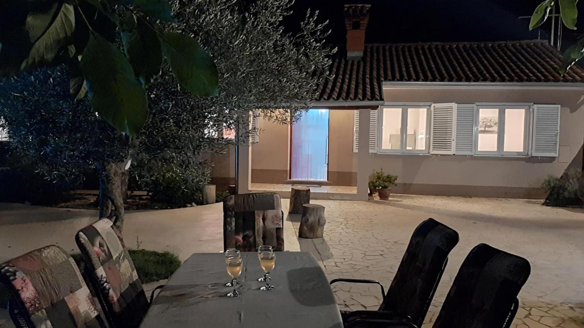 Ferienhaus Aqua Mit Pool Jadreški 外观 照片