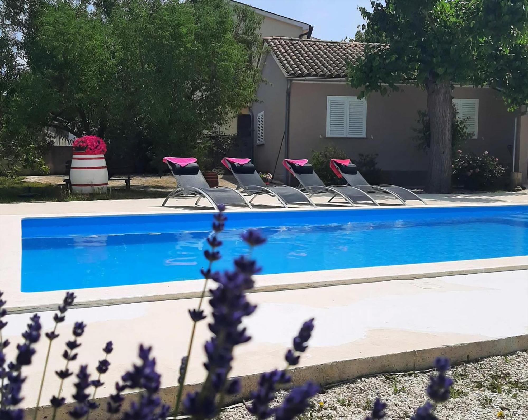 Ferienhaus Aqua Mit Pool Jadreški 外观 照片